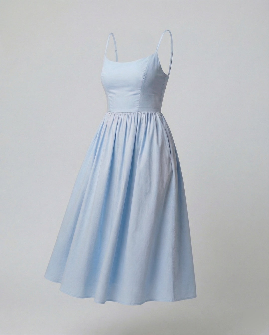 Drune | Einfarbiges Kleid mit U-Ausschnitt und Strapsen