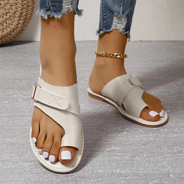 Drune | Stylische Flache Zehentrenner Sandalen für Einen Trendigen Look