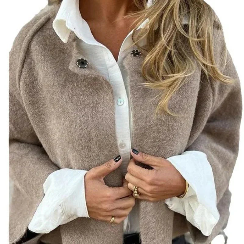 – Stilvolle mittellange Jacke