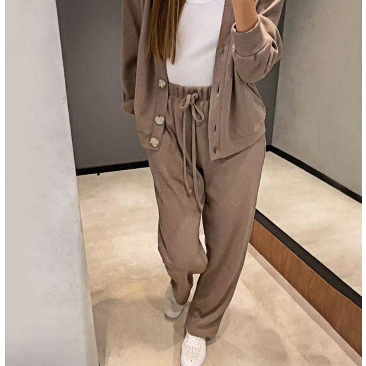 Drune | Zweiteilig: Strickjacke mit Knopfleiste und passender Hose