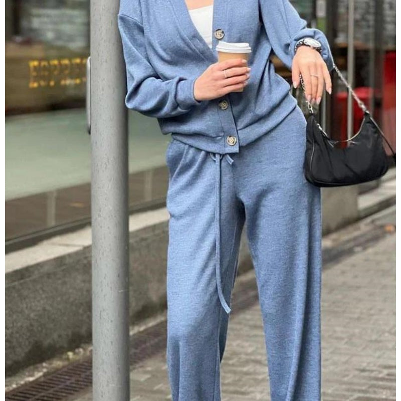 Drune | Zweiteilig: Strickjacke mit Knopfleiste und passender Hose