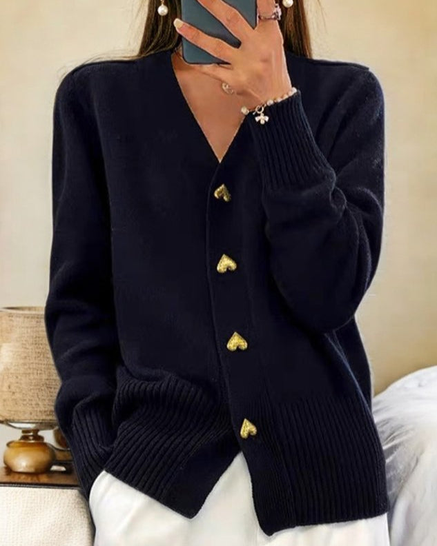 Drune | Elegante Strickjacke mit Herzknöpfen