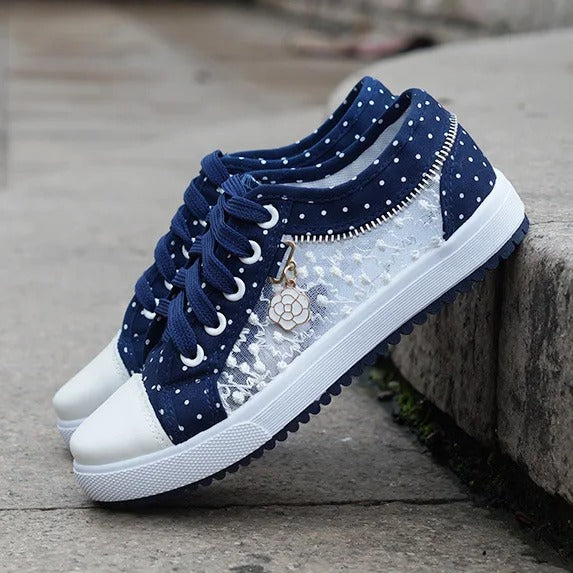 Flache Schuhe mit Spitzenkante Drune