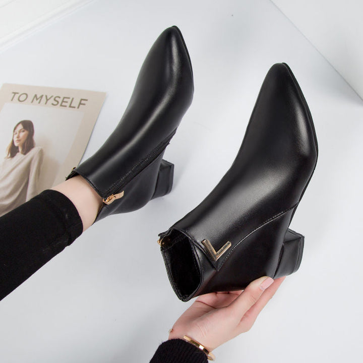 Drune | Stiefeletten Wildleder Spitz Zulaufend Blockabsatz Seitenreißverschluss