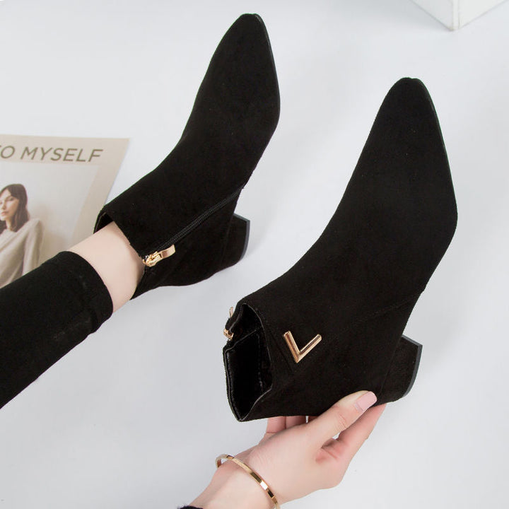 Drune | Stiefeletten Wildleder Spitz Zulaufend Blockabsatz Seitenreißverschluss