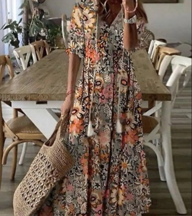Drune | Maxikleid mit halben Ärmeln und V-Ausschnitt mit Blumenmuster