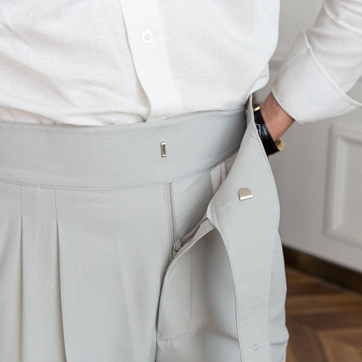 Drune Classic: Stilvolle Hose mit Schnalle