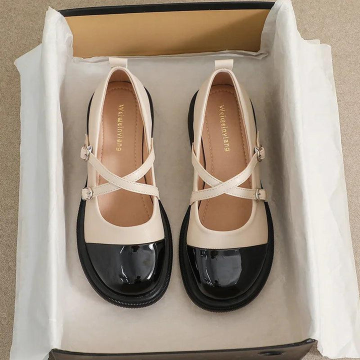 Drune | Zweifarbige Mary-Jane-Flats mit Doppelriemen