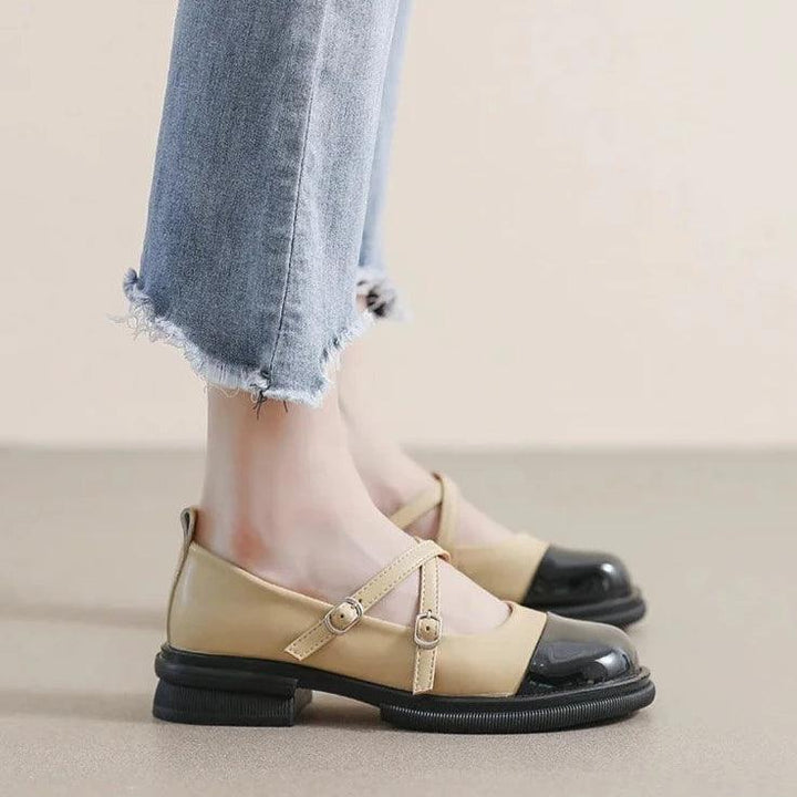 Drune | Zweifarbige Mary-Jane-Flats mit Doppelriemen