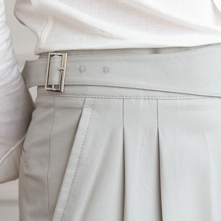 Drune Classic: Stilvolle Hose mit Schnalle