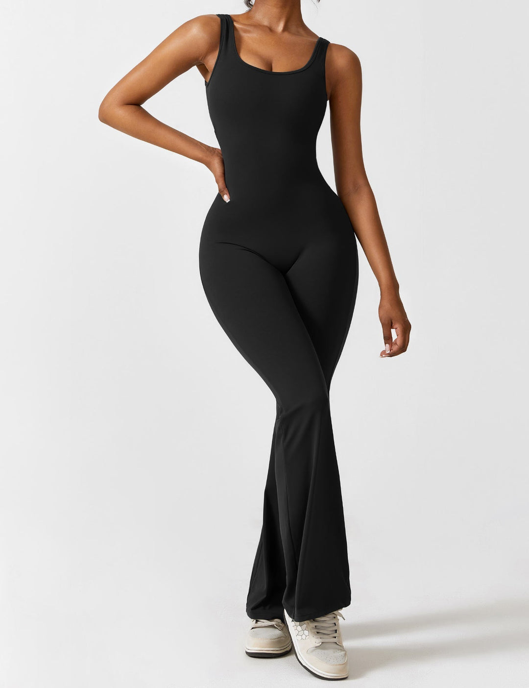 Drune | Hals Jumpsuit mit Ausgestellten Beinen | Elegantes und Figurbetontes Design