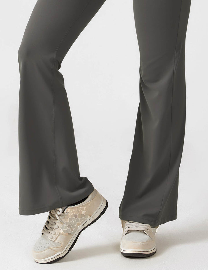 Drune | Hals Jumpsuit mit Ausgestellten Beinen | Elegantes und Figurbetontes Design