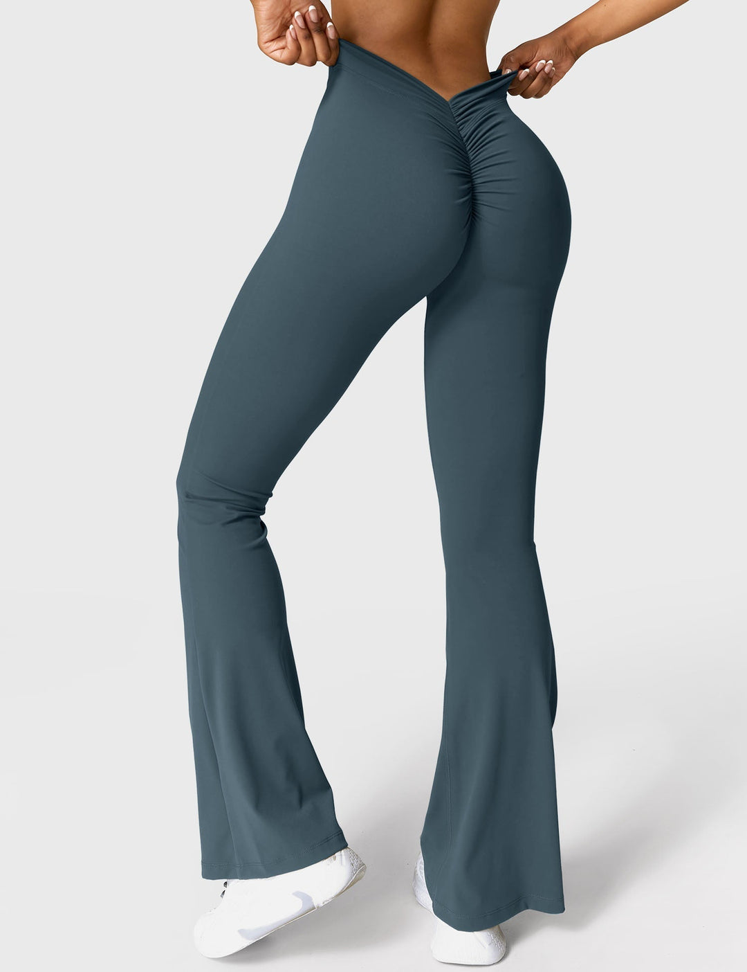 Drune | Ausgestellte Leggings mit V-Ausschnitt