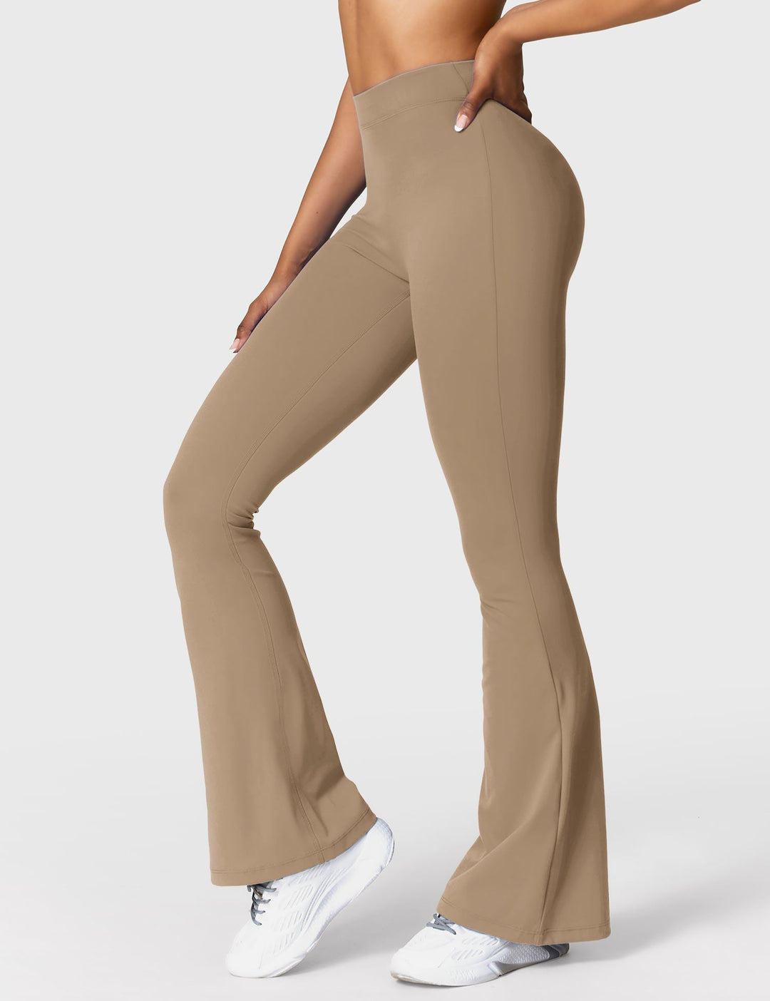 Drune | Ausgestellte Leggings mit V-Ausschnitt