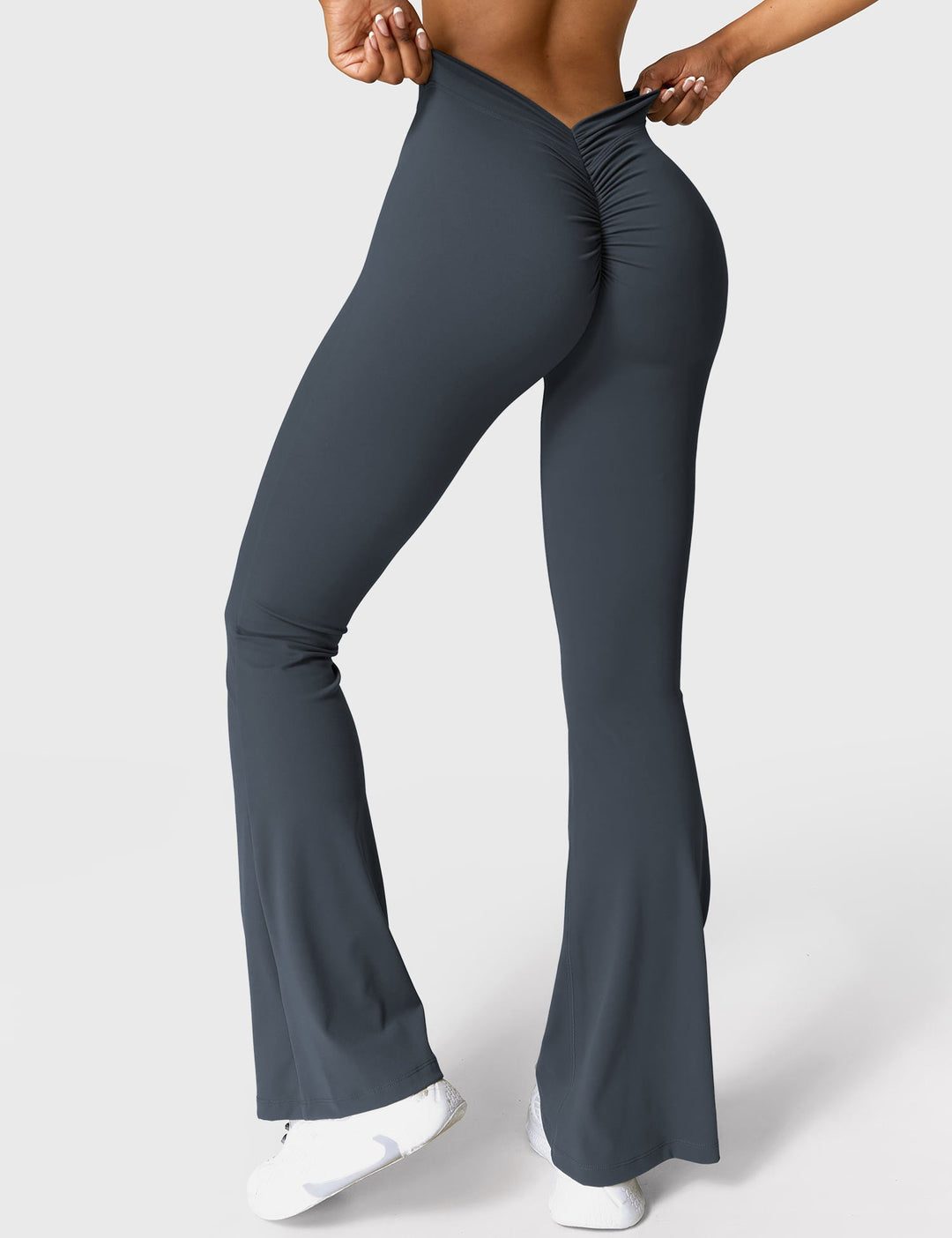 Drune | Ausgestellte Leggings mit V-Ausschnitt