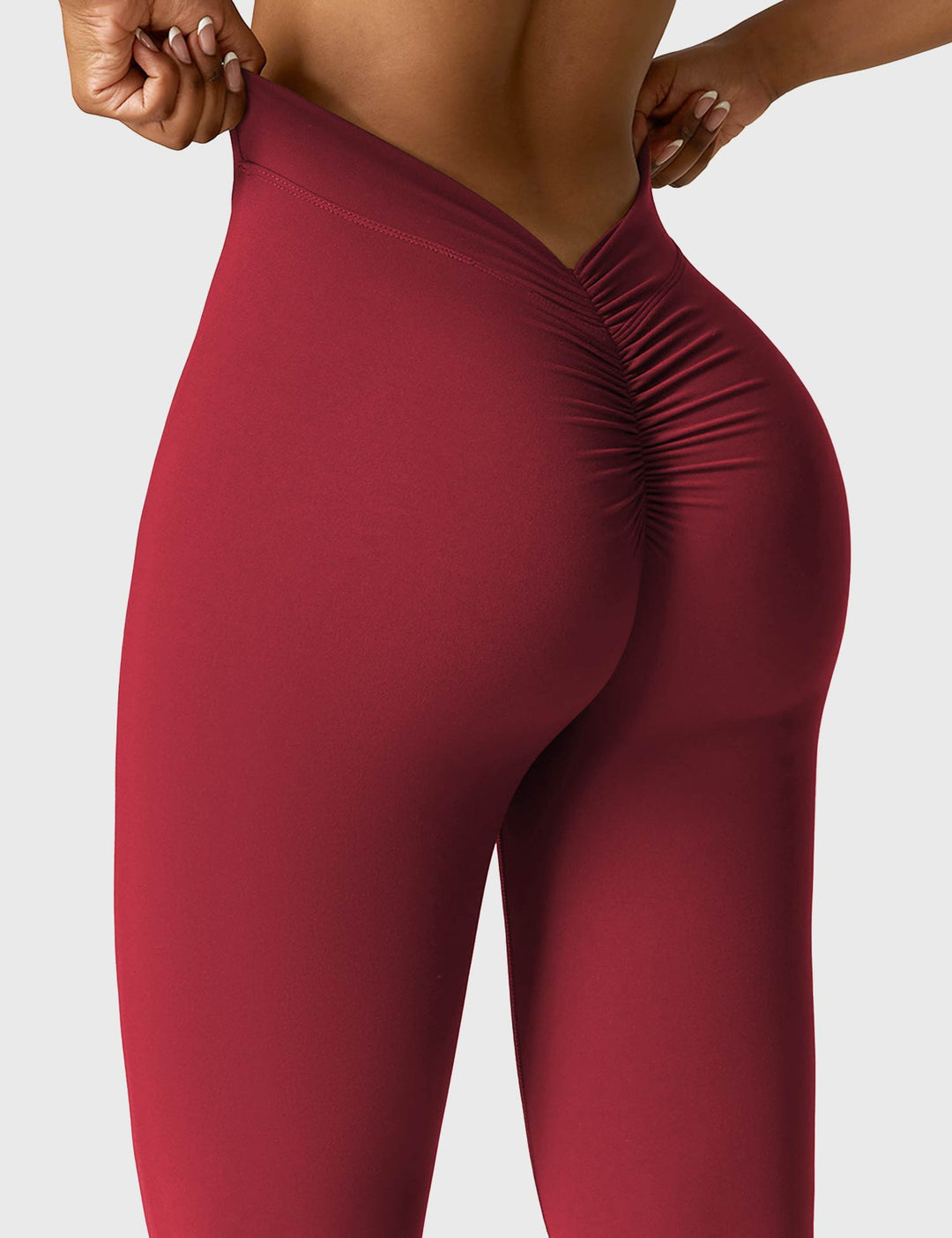 Drune | Ausgestellte Leggings mit V-Ausschnitt