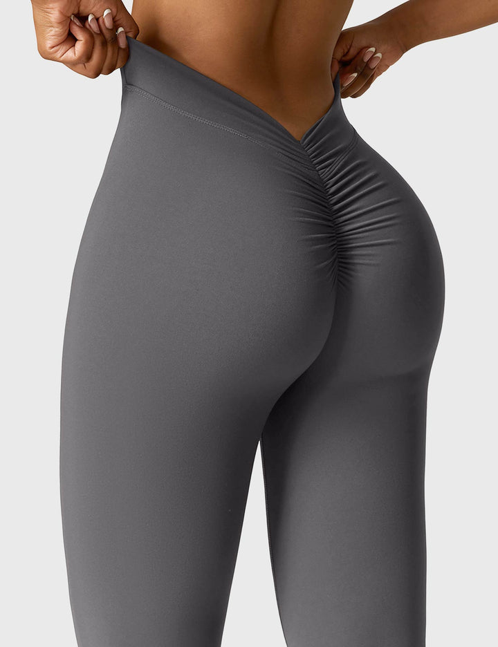 Drune | Ausgestellte Leggings mit V-Ausschnitt